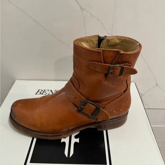 Frye Veronica 6” Shortie brown leather moto boot. Great condition. - Picture 4 of 10